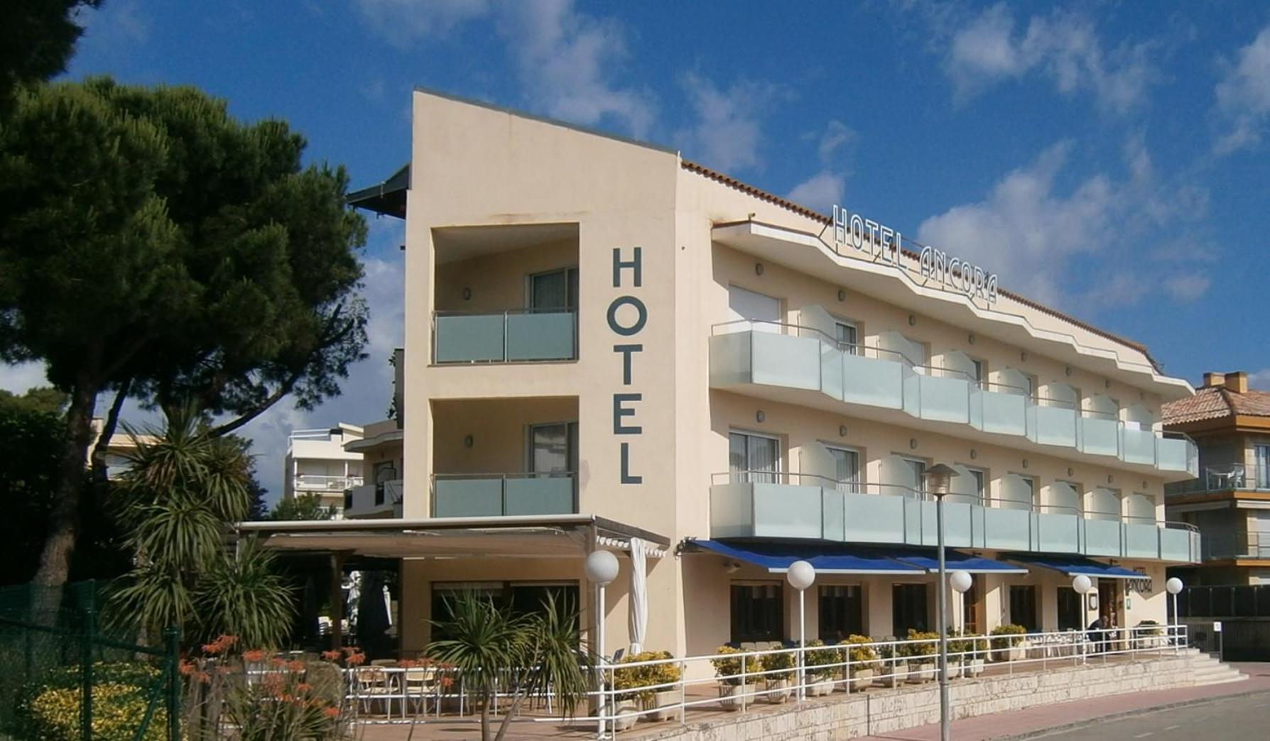 Hotel Ancora Паламос Экстерьер фото