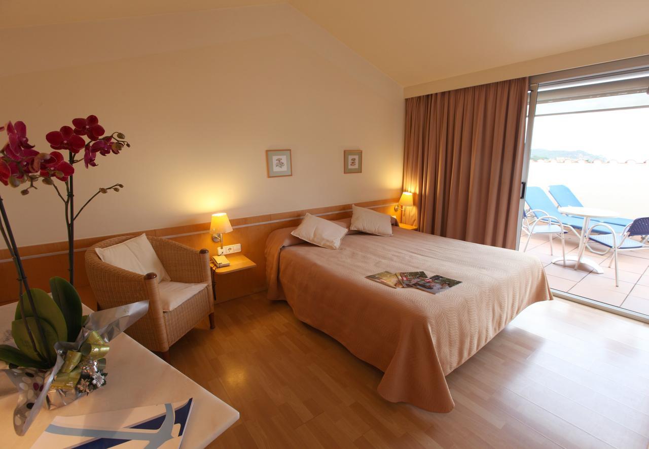 Hotel Ancora Паламос Экстерьер фото